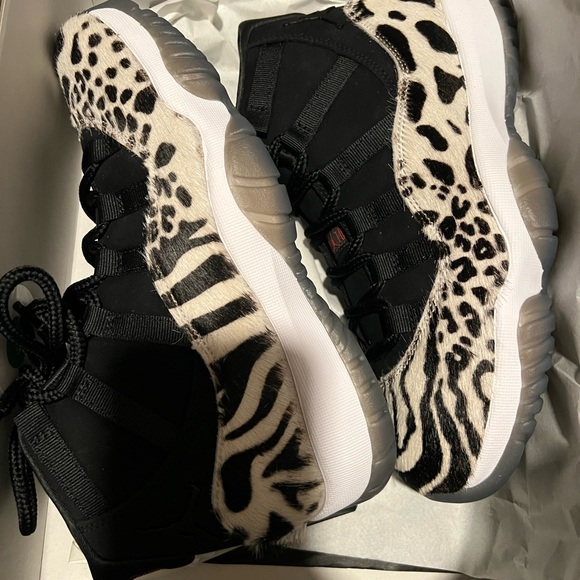Women Air Jordan Retro 11/Cheetah Print - Picture 3 of 3